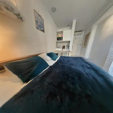 Blue Horizon 2 Air Conditioning 4 Minutes Apartment